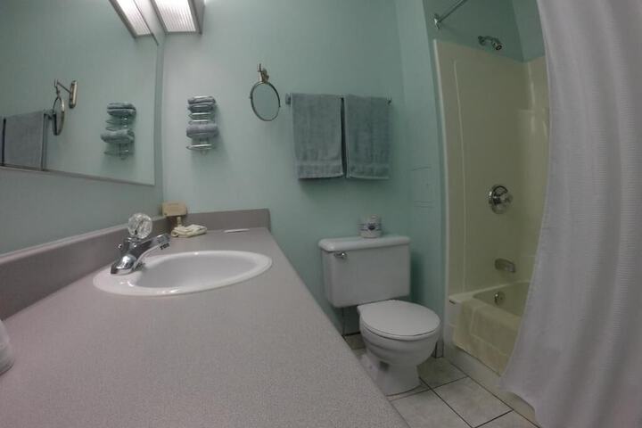 Room 6 of 8
