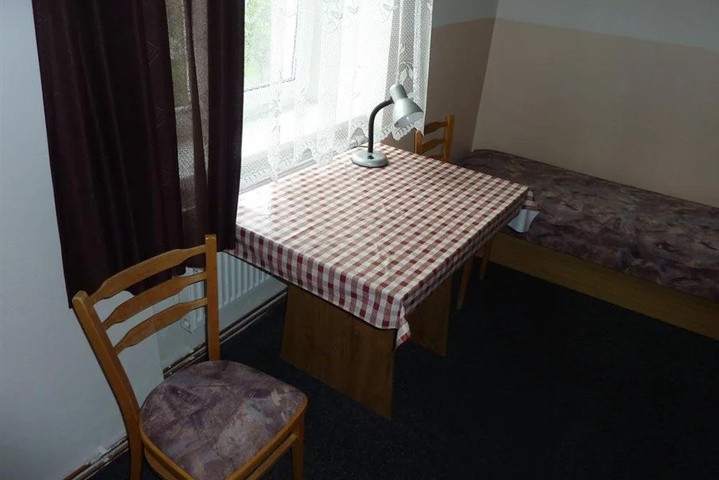 Room 2 of 19