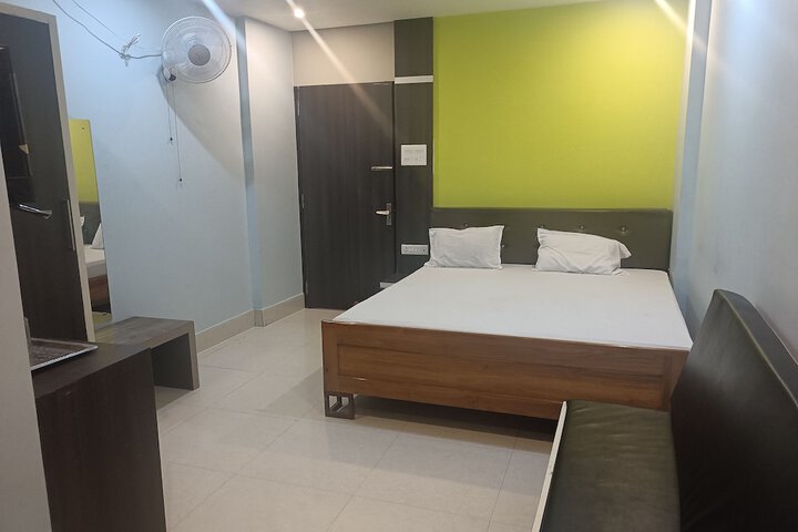 Room 2 of 7