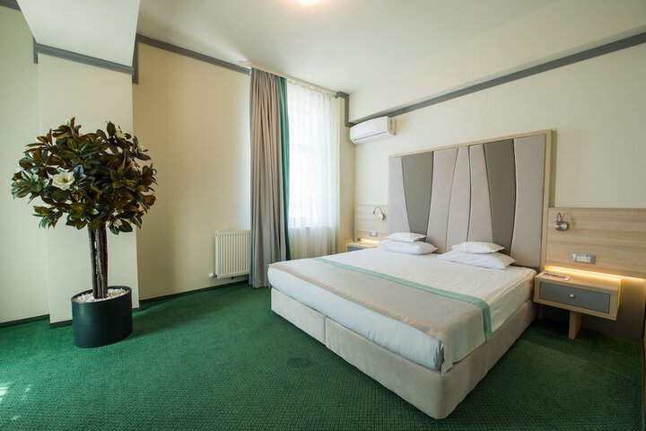 Room 4 of 38