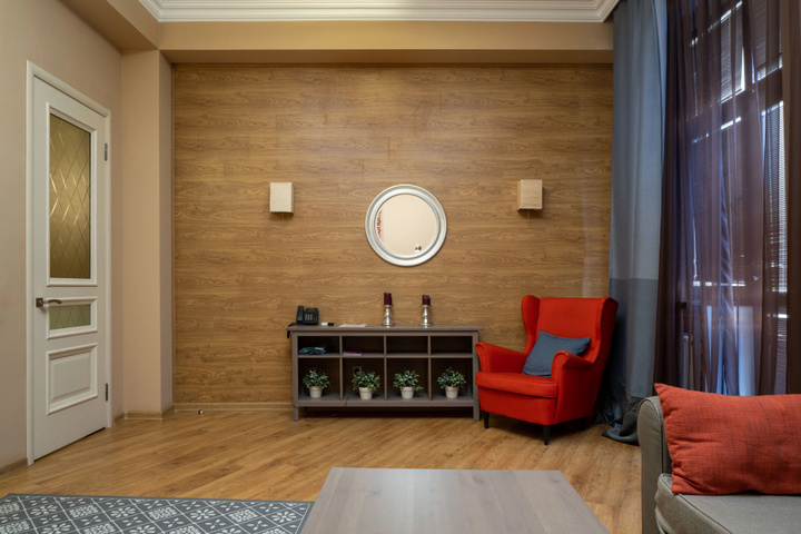 Room 8 of 48