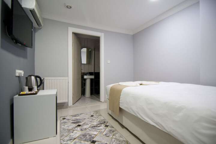 Room 10 of 83