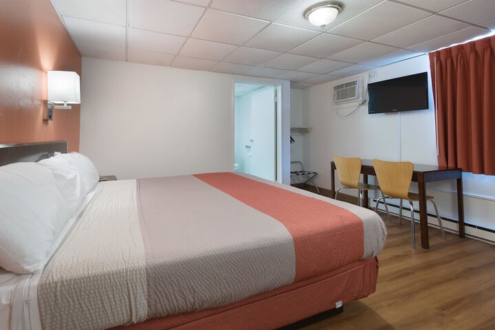 1 Double Bed (1 of 7)
