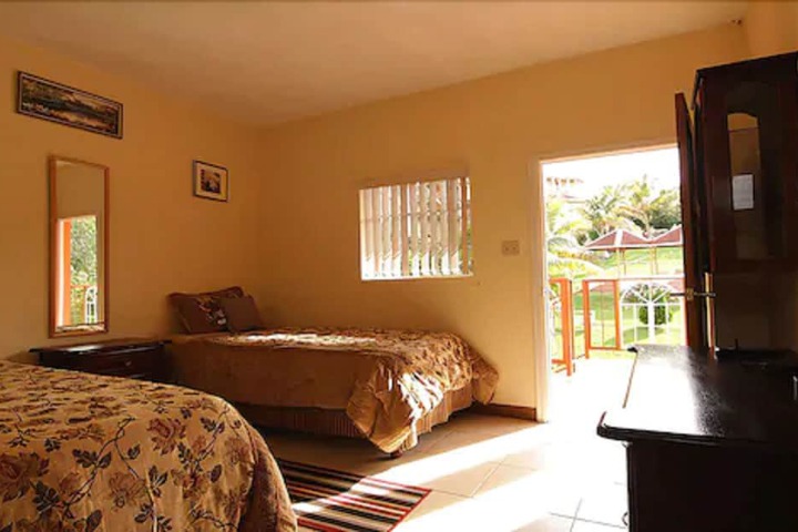 Room 4 of 17
