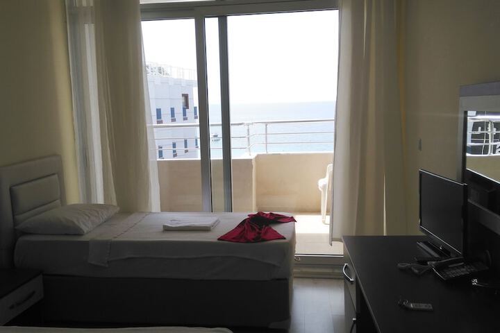 Room 13 of 68