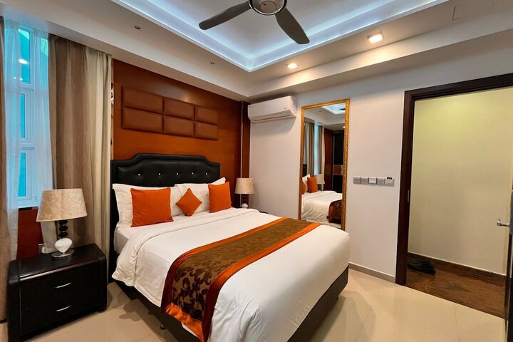 Room 10 of 114
