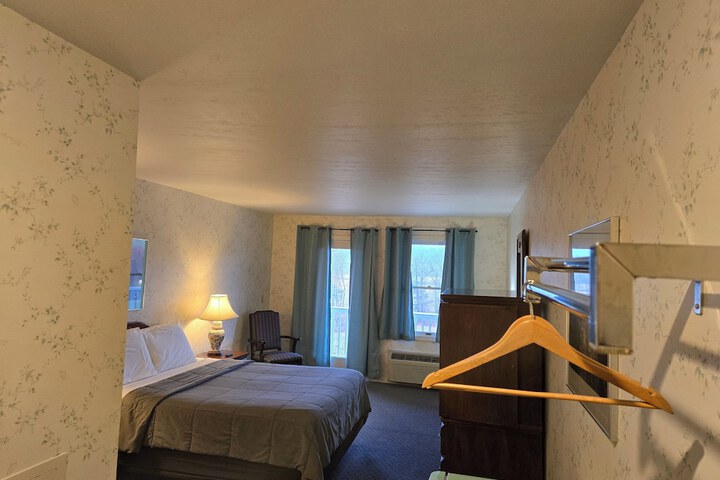 Room 9 of 24