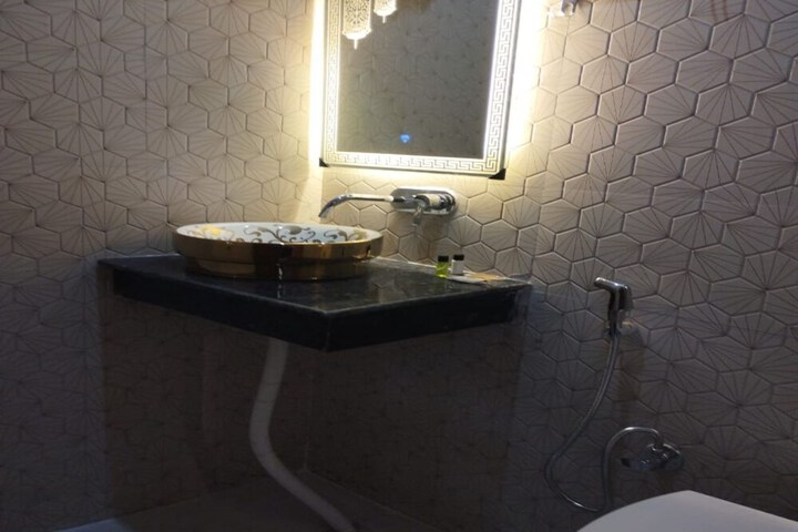Room 16 of 21