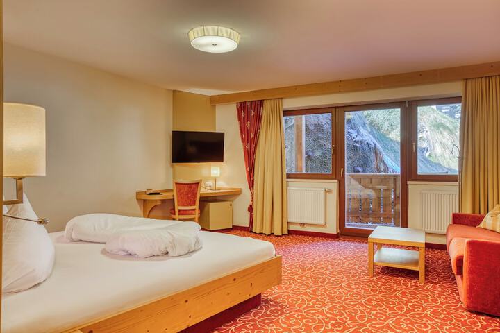 Room 28 of 133
