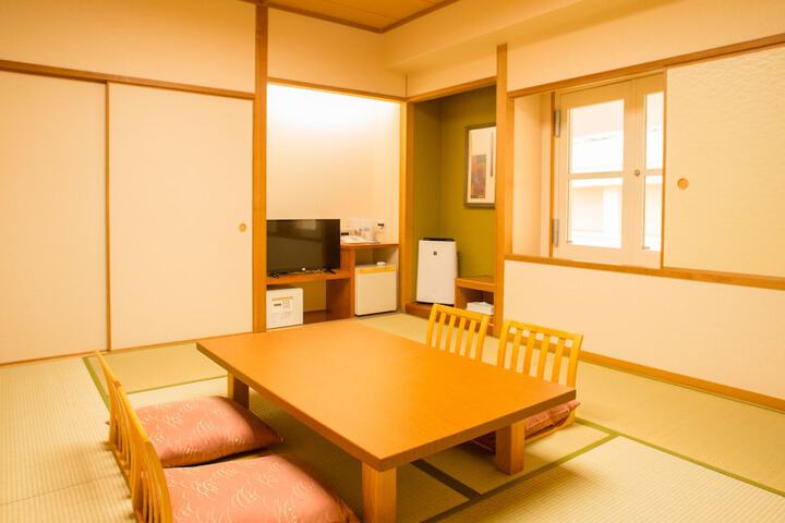Room 3 of 70