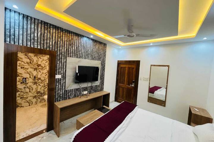 Room 4 of 31