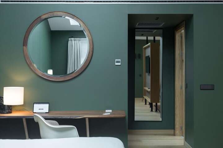 Room 50 of 90