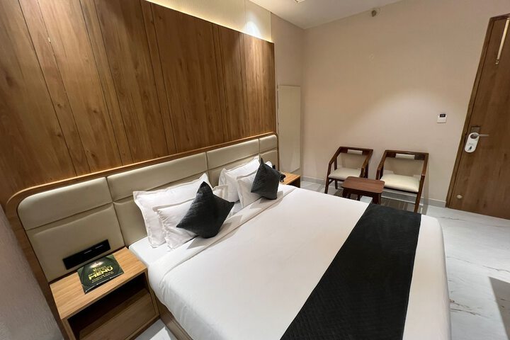 Room 5 of 20