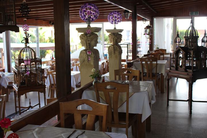 Dining 58 of 87