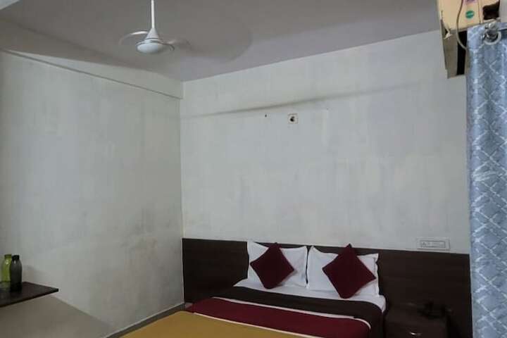 Room 4 of 12