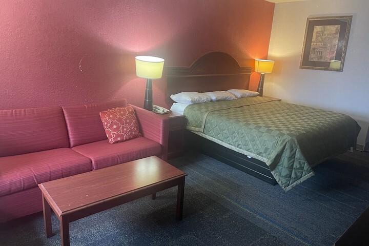 Standard | King Bed (3 of 8)
