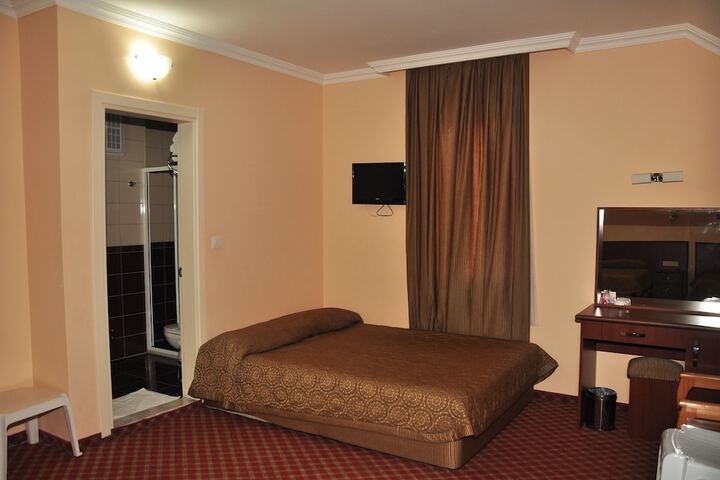 Room 4 of 25