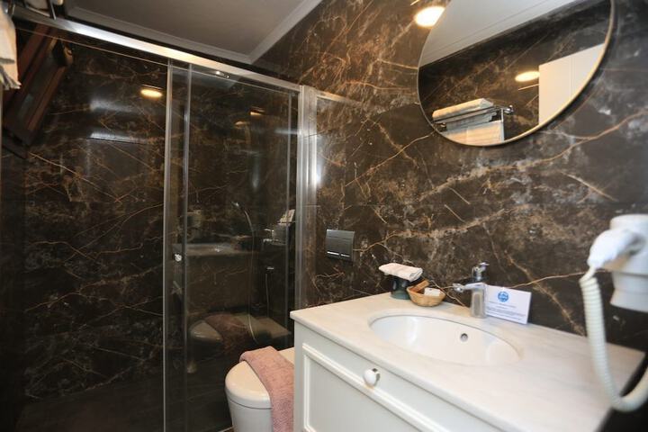 Room 15 of 63