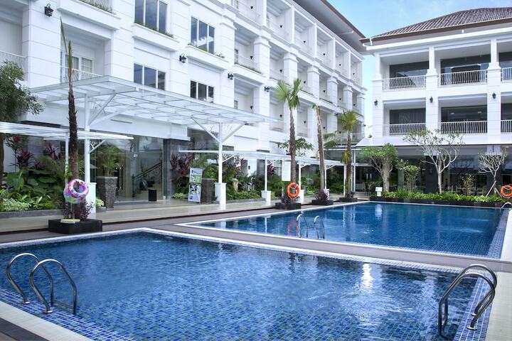 Hotel with Pool