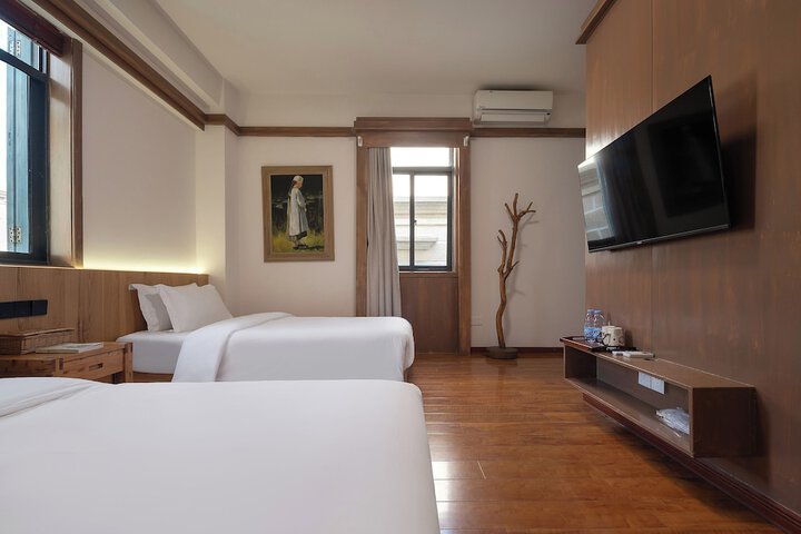 Room 32 of 85