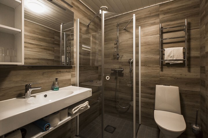Room 13 of 33
