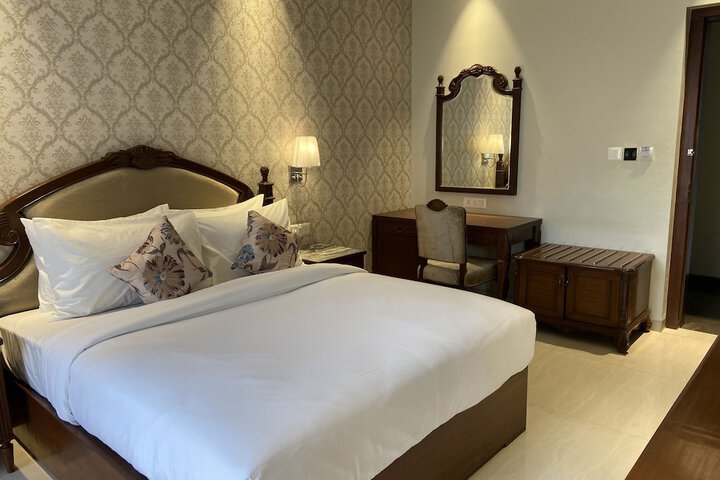 Room 9 of 14