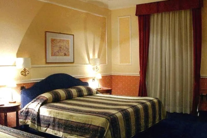 Room 35 of 70