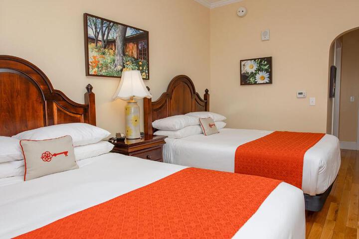 Double Deluxe King Bed (5 of 14)