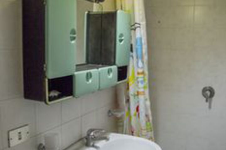 Room 12 of 160