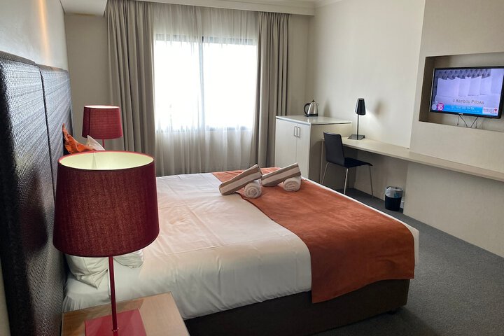 Room 6 of 16