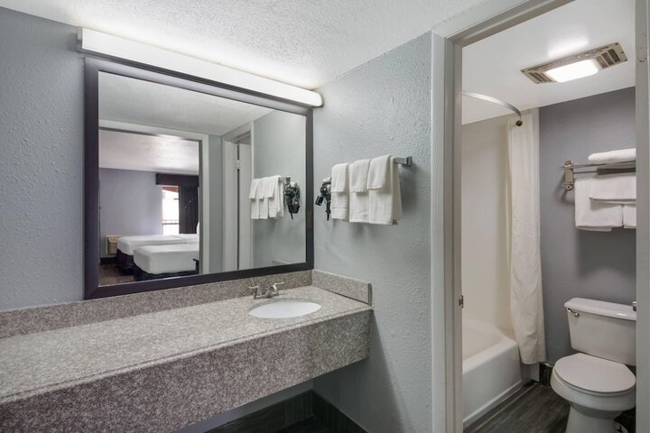 Room 18 of 34