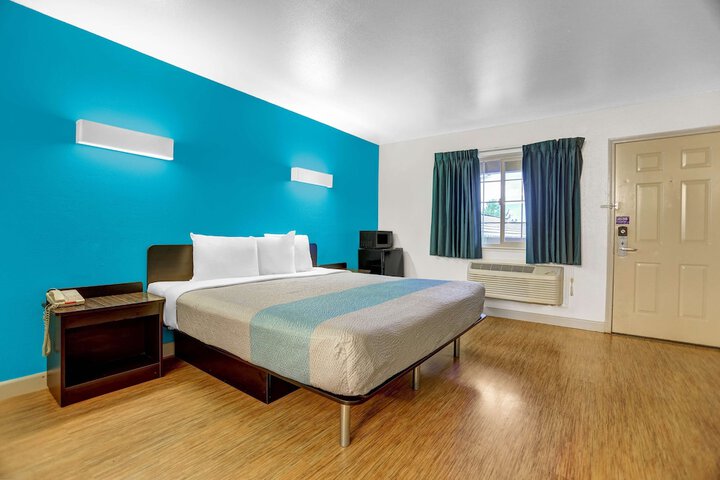 Room 9 of 24
