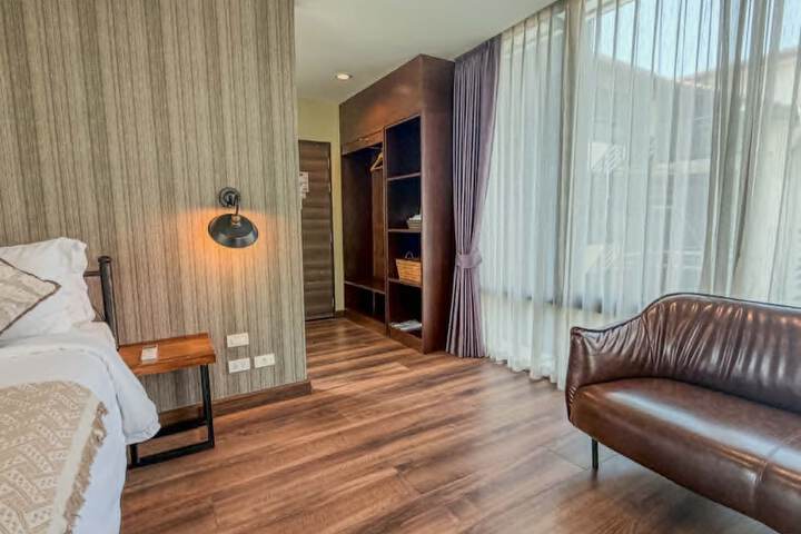 Room 43 of 81