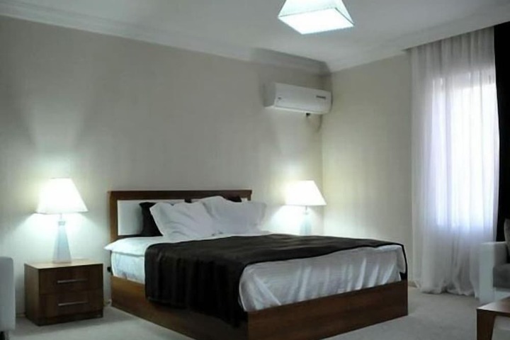 Room 13 of 27