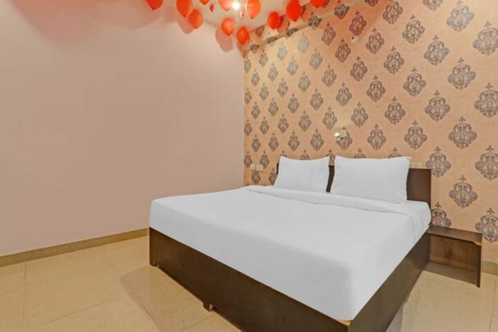 Room 6 of 14