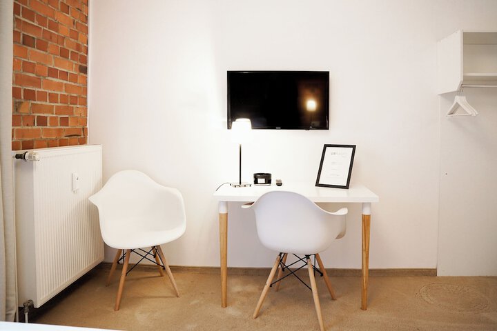 Room 5 of 76
