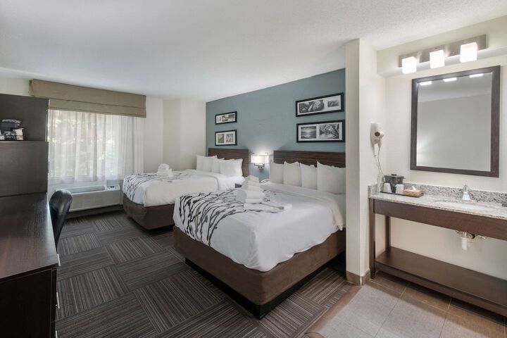 Double Accessible Queen Size Bed (1 of 10)