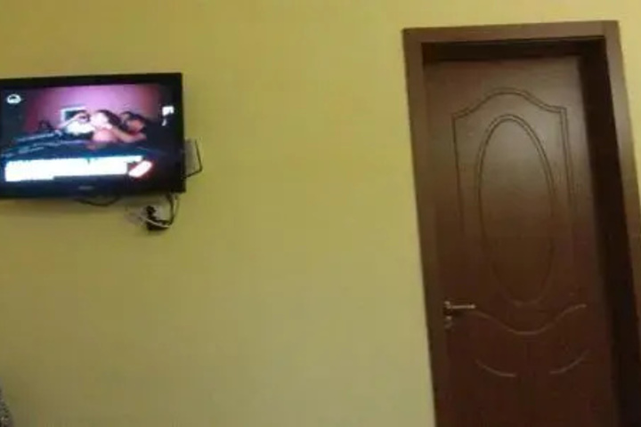 Room 10 of 14