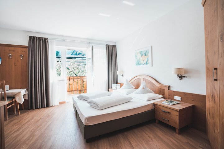 Room 6 of 61