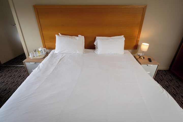 Room 4 of 32