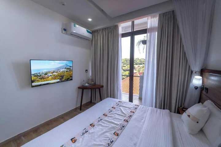 Room 9 of 47