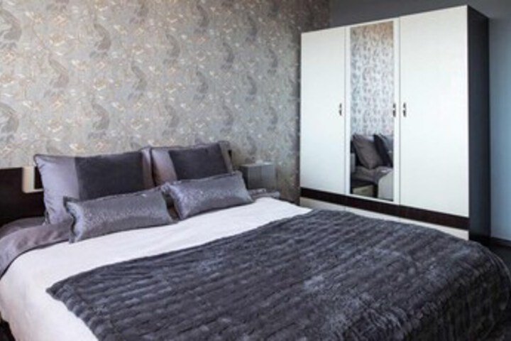 Room 7 of 11
