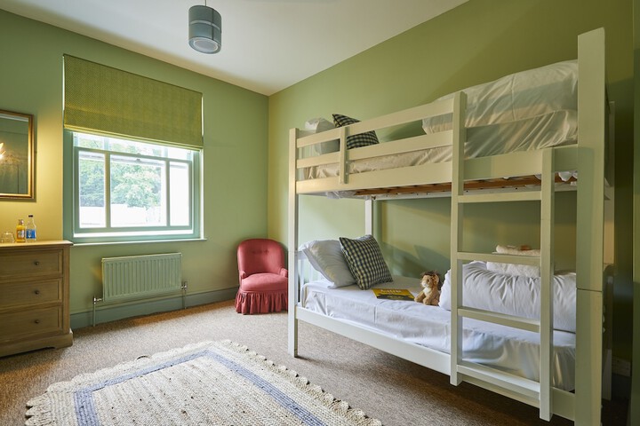 Room 5 of 122