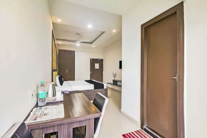 Room 7 of 13