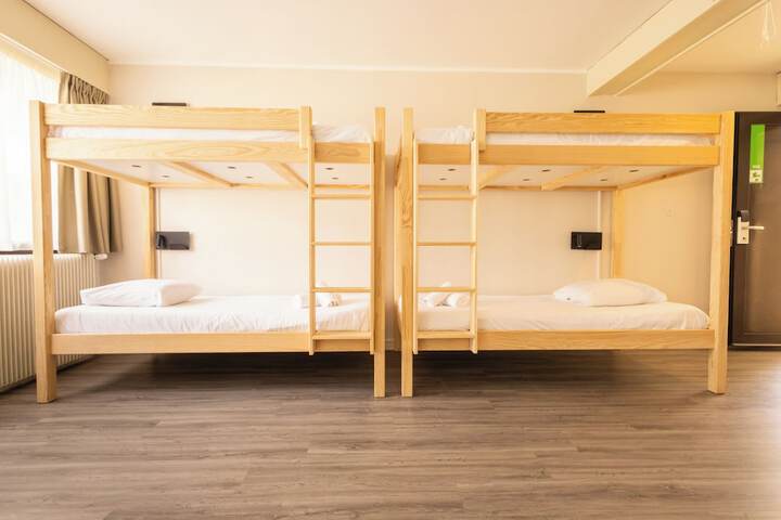 Room 25 of 81