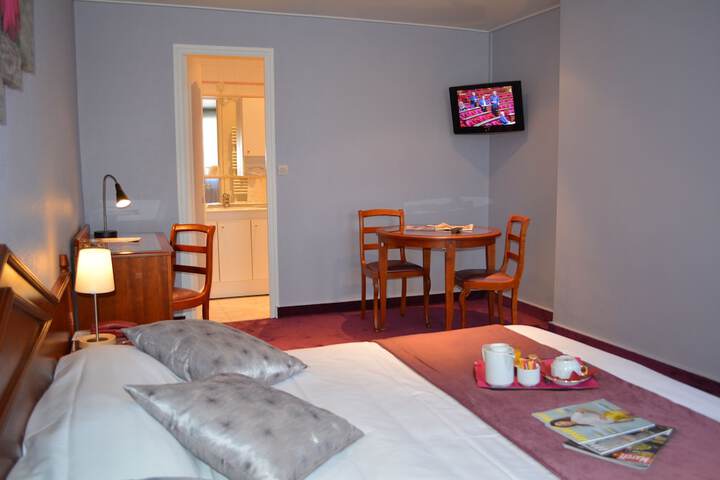 Room 10 of 37