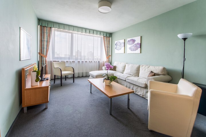 Room 5 of 38