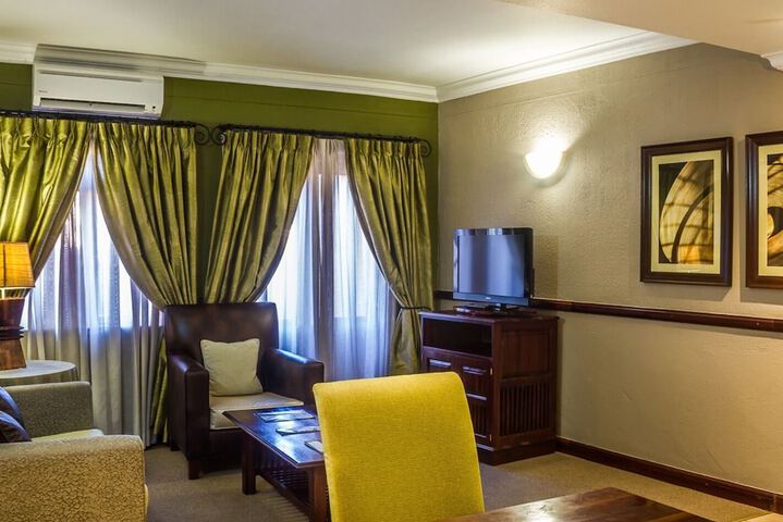 Room 10 of 32