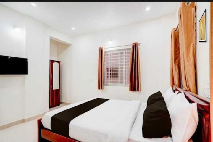 Room 3 of 12