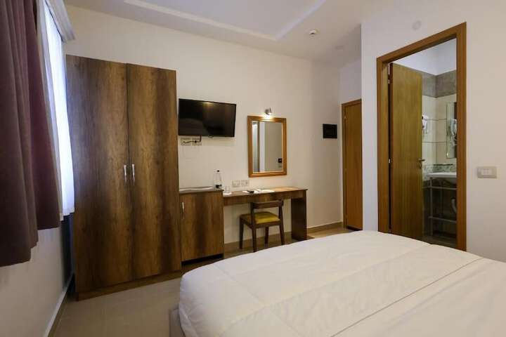 Room 14 of 114